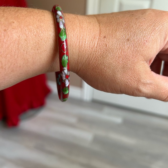 4/$100 vintage cloisonné Floral Red and Green Bangle Bracelet 6.5 inches ❤️ - Picture 3 of 5